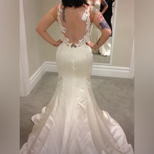 Gorgeous mermaid trimmed in lace wedding gown. Never worn. NWT.